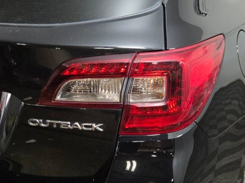Used 2018 Subaru Outback 2.5i Premium image 15