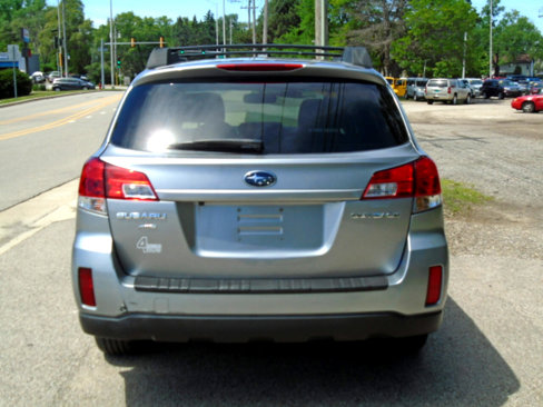 Used 2011 Subaru Outback 2.5i Premium image 9