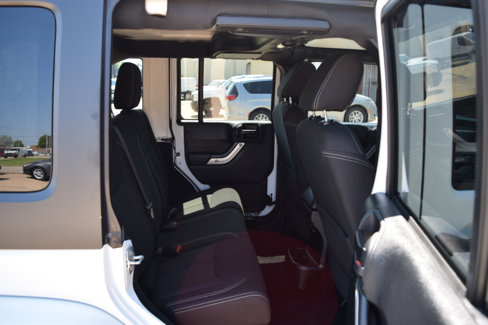 Used 2015 Jeep Wrangler Unlimited Sahara w/ Connectivity Group image 16