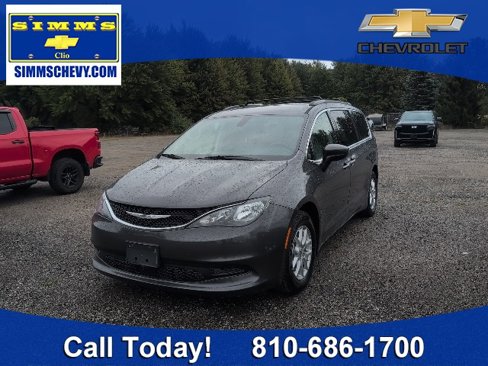 Used 2021 Chrysler Voyager Lxi image 1