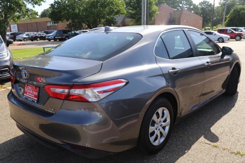 Used 2019 Toyota Camry LE image 3
