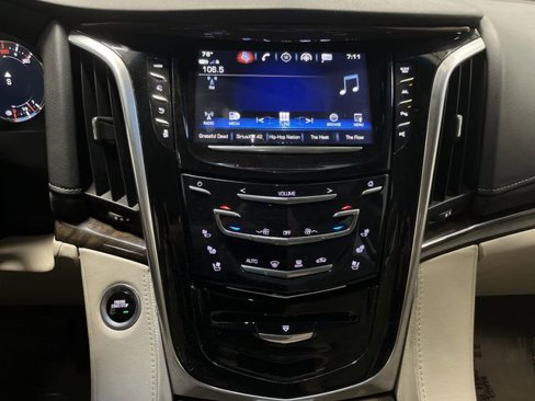 Used 2018 Cadillac Escalade ESV Premium Luxury image 9