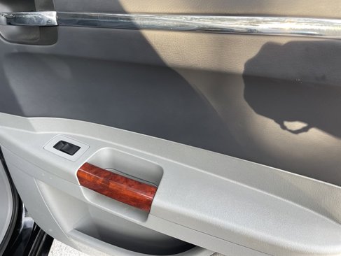 Used 2005 Chrysler 300 C w/ Protection Group II image 17