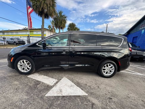 Used 2020 Chrysler Voyager Lxi image 5