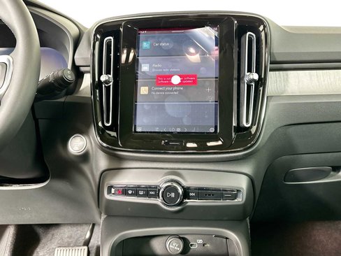 Used 2025 Volvo XC40 B5 Plus w/ Protection Package Premier image 11