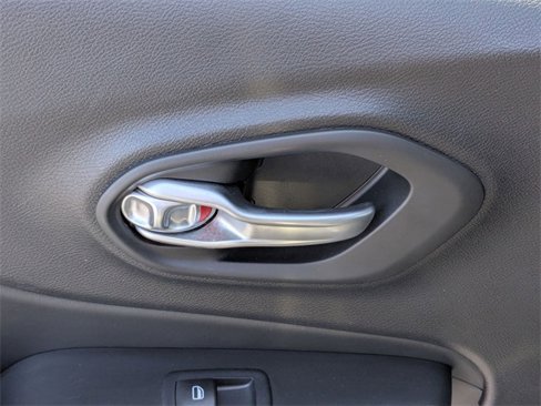 Used 2023 Jeep Cherokee Altitude Lux image 29