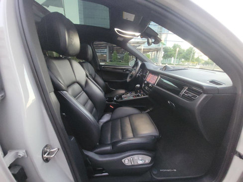 Used 2023 Porsche Macan image 22