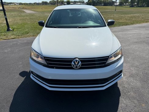 Used 2016 Volkswagen Jetta Sport image 2