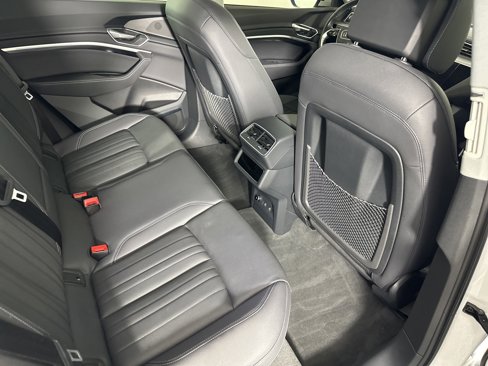Used 2023 Audi e-tron Premium Plus w/ Premium Plus Package image 13