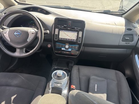 Used 2017 Nissan Leaf SV image 9
