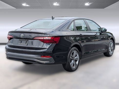 Used 2024 Volkswagen Jetta SE image 9