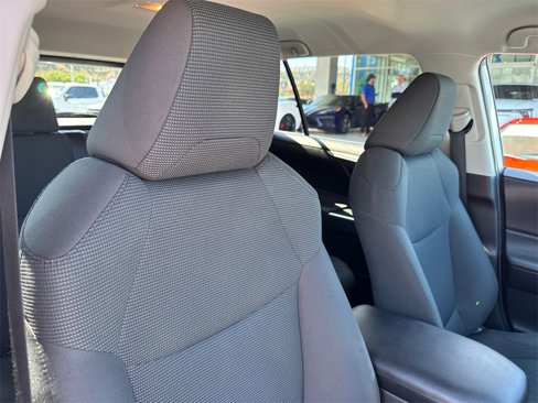 Used 2021 Toyota RAV4 LE image 16