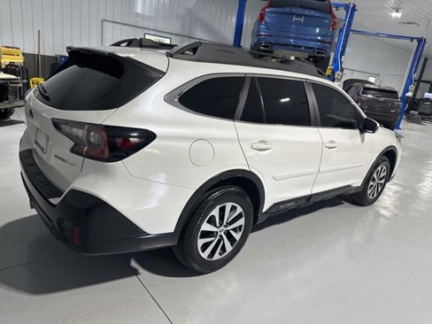Used 2020 Subaru Outback Premium image 7