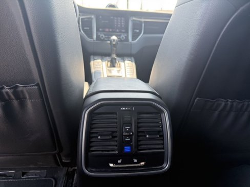 Used 2018 Porsche Macan S image 11