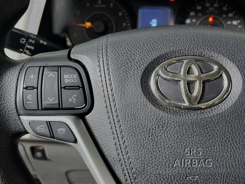 Used 2015 Toyota Sienna LE image 19