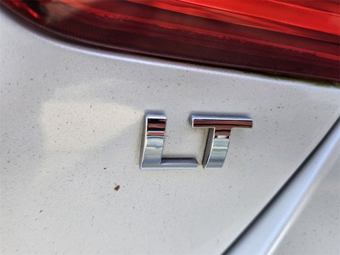 Used 2016 Chevrolet Impala LT w/ Convenience Package image 12