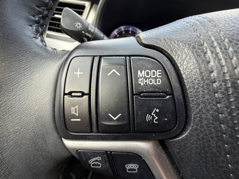 Used 2016 Toyota Highlander XLE image 19
