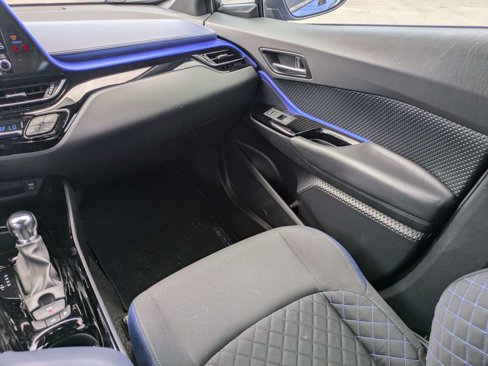 Used 2021 Toyota C-HR XLE image 17