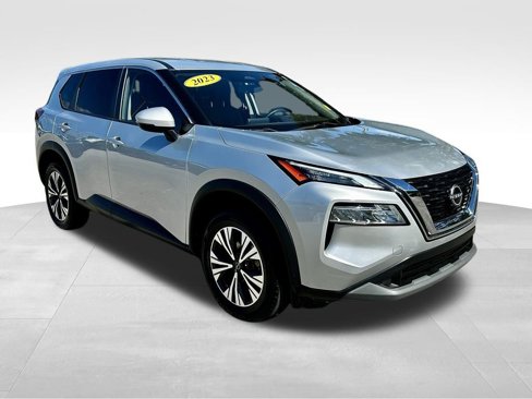 Used 2023 Nissan Rogue SV image 2