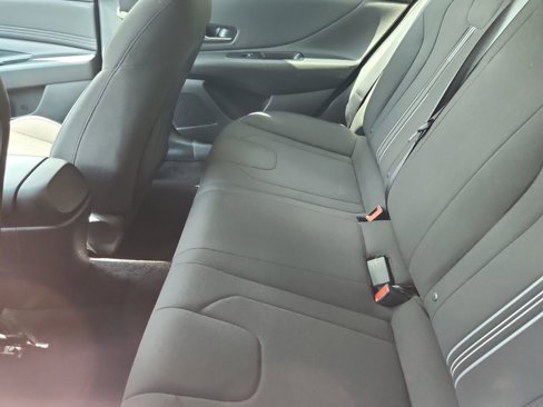Used 2023 Hyundai Elantra SEL w/ Convenience Package image 6