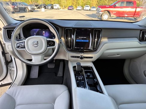 Used 2024 Volvo XC60 B5 Plus image 19