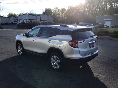 Used 2022 GMC Terrain SLE w/ Driver Convenience Package image 5