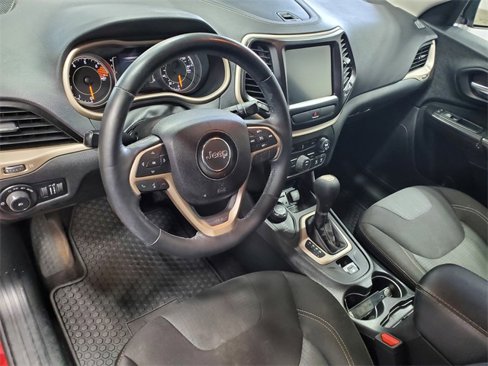Used 2017 Jeep Cherokee Latitude w/ Cold Weather Group image 10