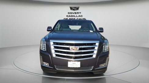 Used 2017 Cadillac Escalade Luxury image 2
