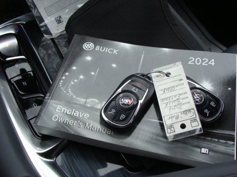 Used 2024 Buick Enclave Essence w/ Technology Package image 13