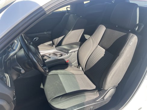 Used 2022 Dodge Challenger SXT image 10