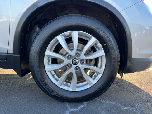 Used 2018 Nissan Rogue SV w/ Premium Package image 29