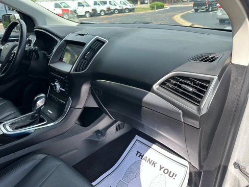 Used 2017 Ford Edge Titanium w/ Technology Package image 31