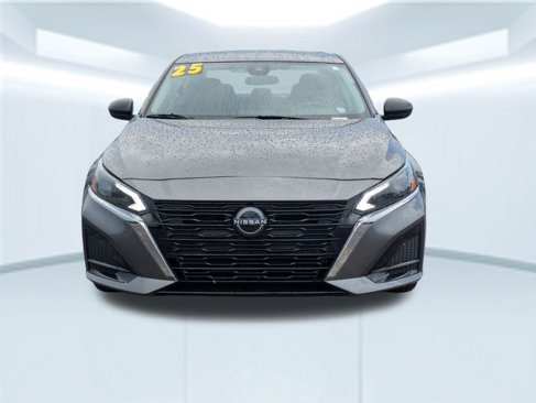 Used 2025 Nissan Altima 2.5 SV image 10