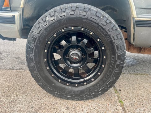 Used 1999 Chevrolet Suburban 4WD w/ Preferred Equipment Group 2 image 8
