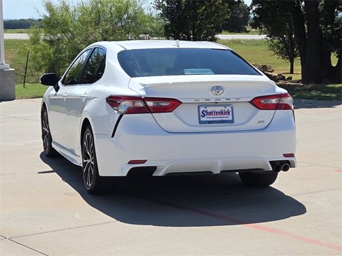 Used 2019 Toyota Camry SE image 6