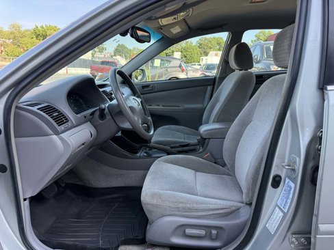 Used 2002 Toyota Camry LE image 9