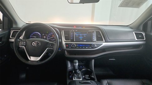 Used 2017 Toyota Highlander XLE image 17