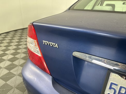 Used 2004 Toyota Camry LE image 25