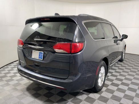 Used 2020 Chrysler Pacifica Touring-L w/ Advanced Safetytec Group image 7