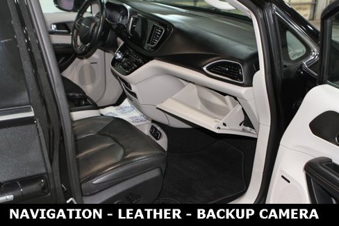Used 2020 Chrysler Pacifica Touring-L Plus w/ Tire & Wheel Group image 25