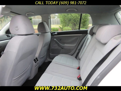 Used 2009 Volkswagen Rabbit S image 9