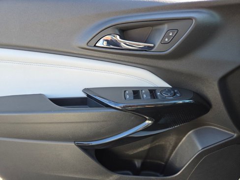 Used 2025 Chevrolet Trax LT w/ Driver Confidence Package image 19