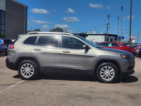 Used 2019 Jeep Cherokee Latitude w/ Cold Weather Group image 10