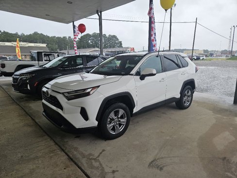 Used 2022 Toyota RAV4 XLE w/ Convenience Package image 3