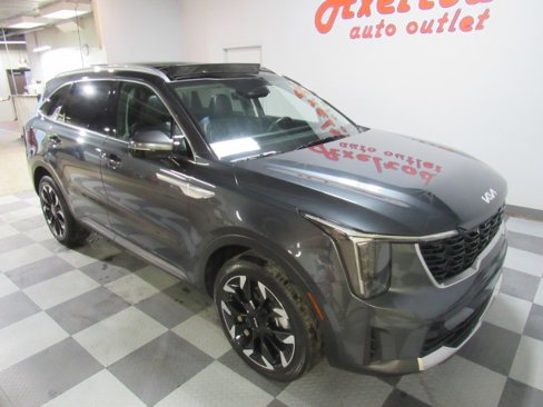 Used 2024 Kia Sorento EX w/ Panoramic Sunroof Package image 8