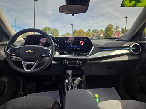 Used 2025 Chevrolet Trax LT w/ Driver Confidence Package image 14