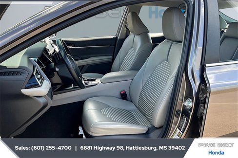 Used 2022 Toyota Camry SE image 18
