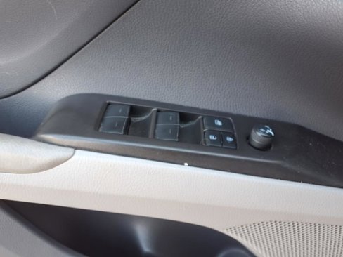 Used 2022 Toyota Camry SE image 15