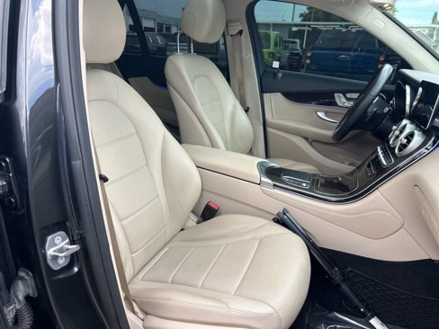 Used 2020 Mercedes-Benz GLC 300 image 21
