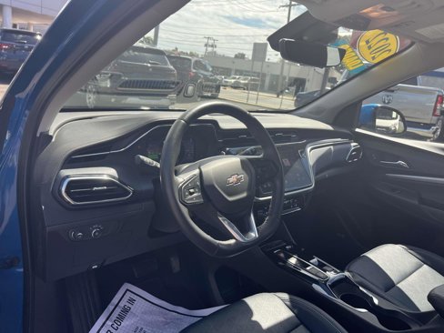 Used 2022 Chevrolet Bolt EUV Premier w/ Sun & Sound Package image 22
